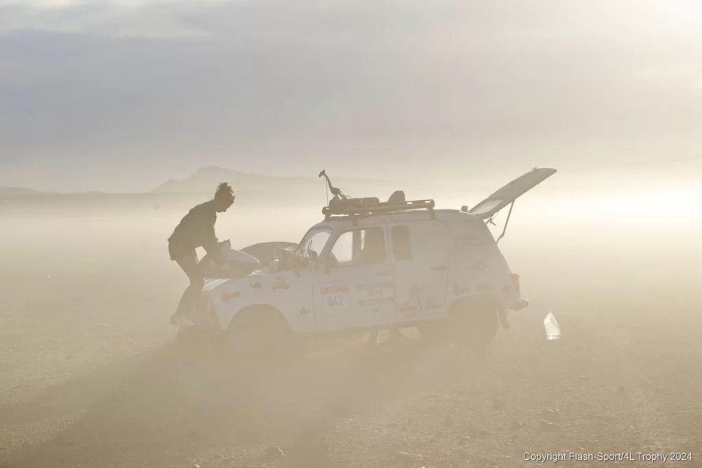 4L trophy officiel - 4L dans le brouillard